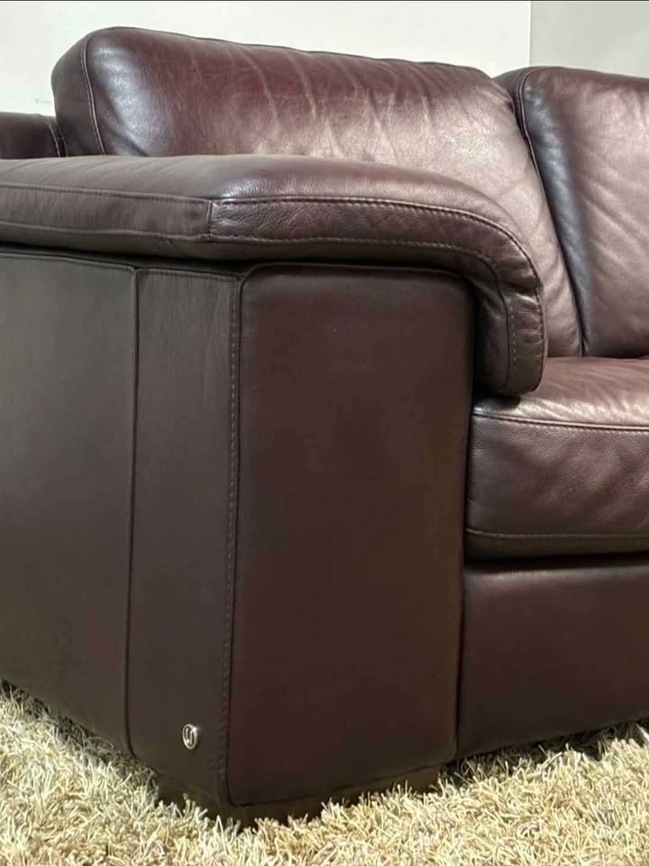 Natuzzi Leather Sectional – Genuine Italian Quality