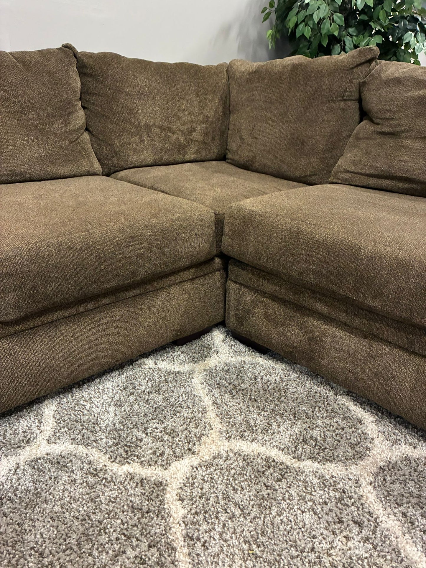 Chocolate Brown Sectional Sofa with Chaise – Comfortable & Spacious