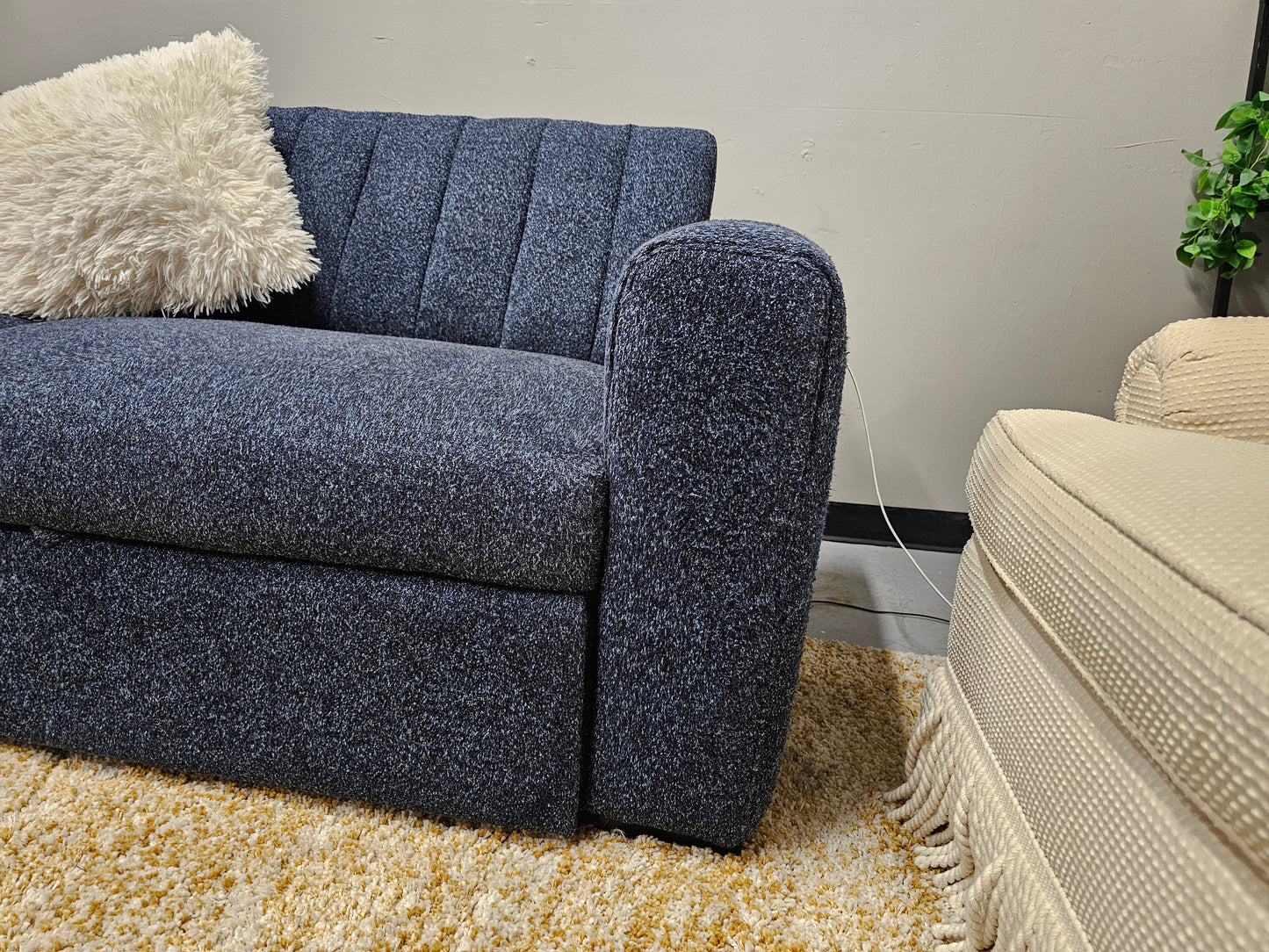 Modern Blue Pull-Out Sleeper Sofa – Pet Friendly & Space-Saving
