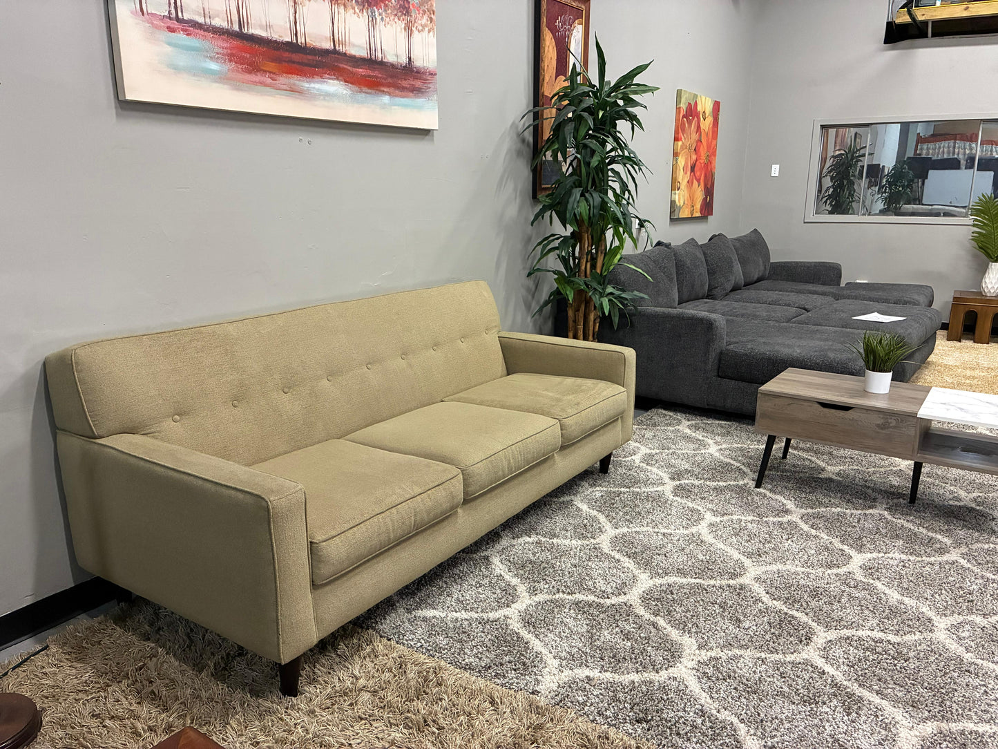 🤎 Mid-Century Modern Sofa – USA Made | Clean & Stylish
MaxHome “Better By Design”