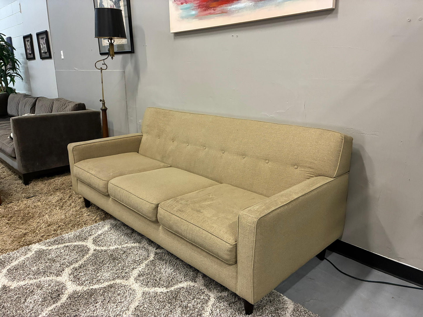 🤎 Mid-Century Modern Sofa – USA Made | Clean & Stylish
MaxHome “Better By Design”