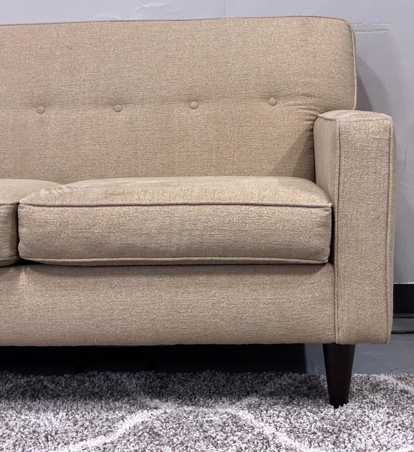 🤎 Mid-Century Modern Sofa – USA Made | Clean & Stylish
MaxHome “Better By Design”