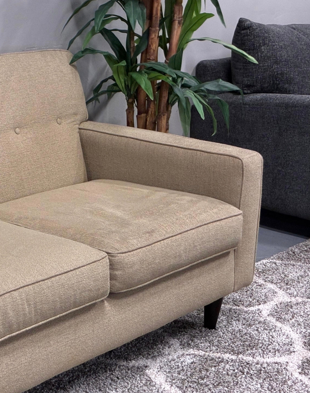 🤎 Mid-Century Modern Sofa – USA Made | Clean & Stylish
MaxHome “Better By Design”