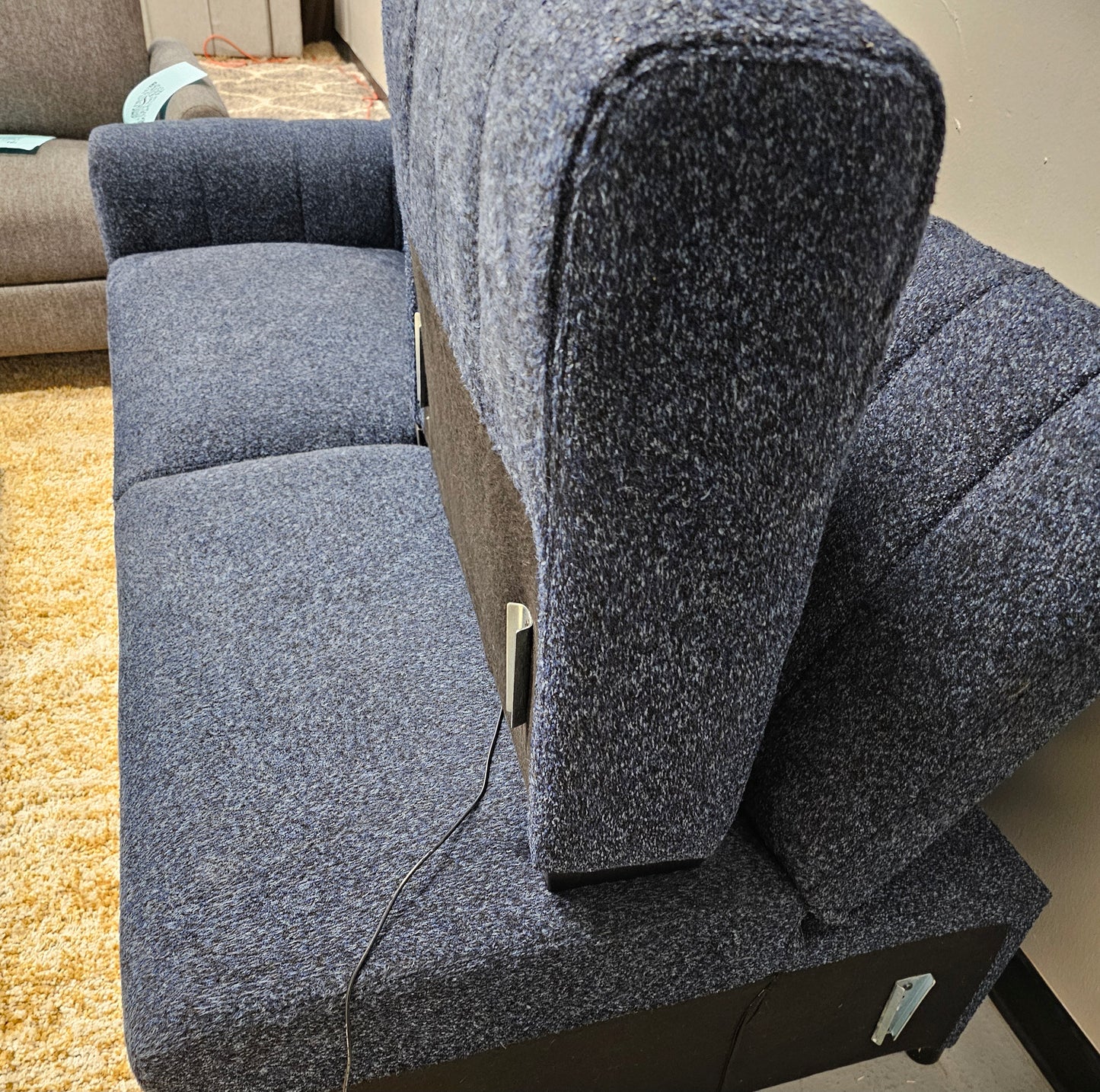 Modern Blue Pull-Out Sleeper Sofa – Pet Friendly & Space-Saving