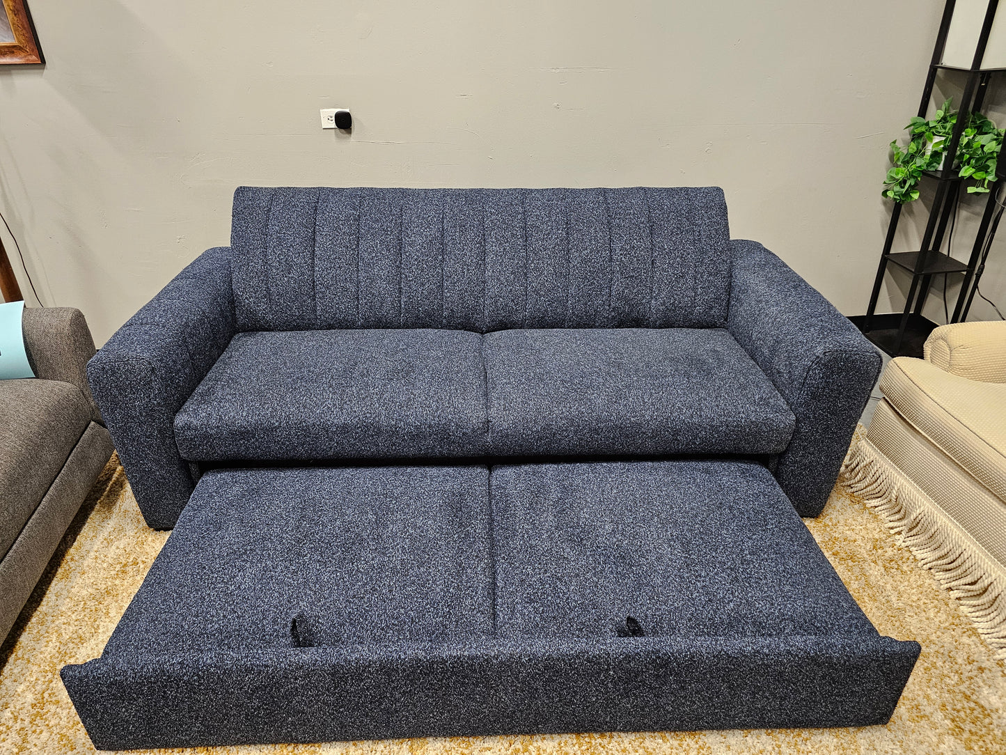 Modern Blue Pull-Out Sleeper Sofa – Pet Friendly & Space-Saving